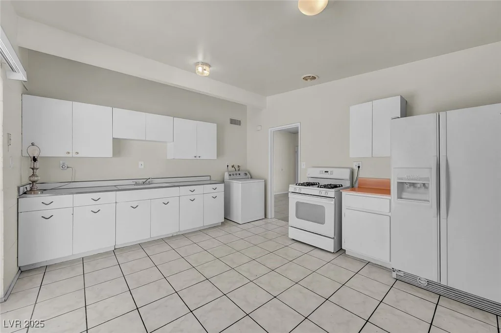 1597 Capistrano, Las Vegas, NV 89169