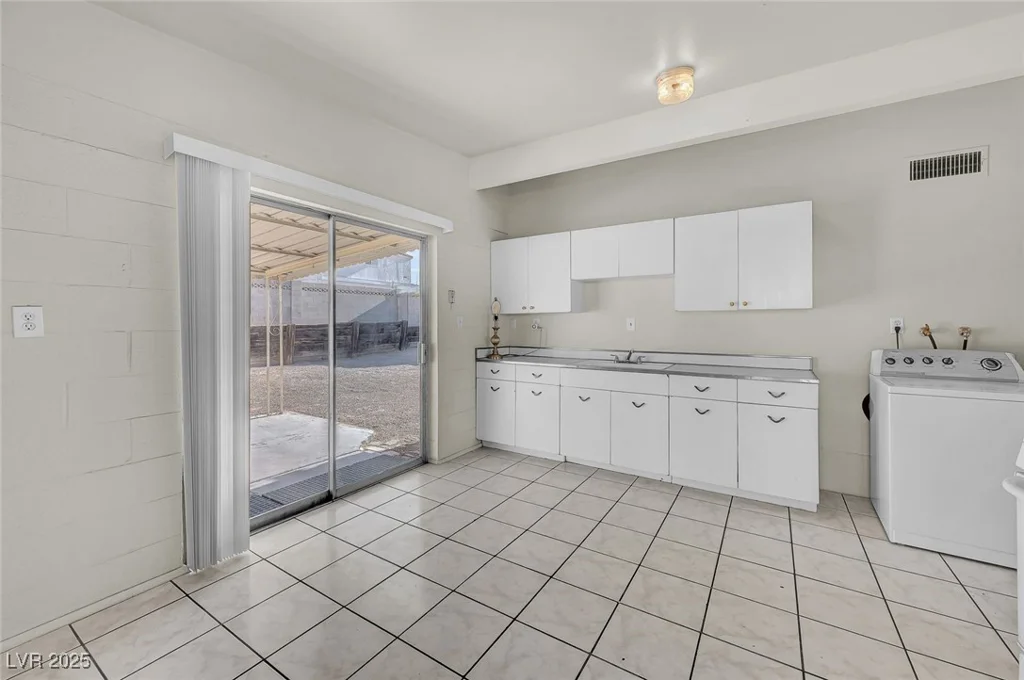 1597 Capistrano, Las Vegas, NV 89169