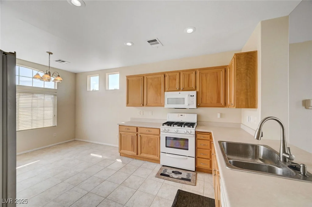 6670 Montezuma Castle, North Las Vegas, NV 89084