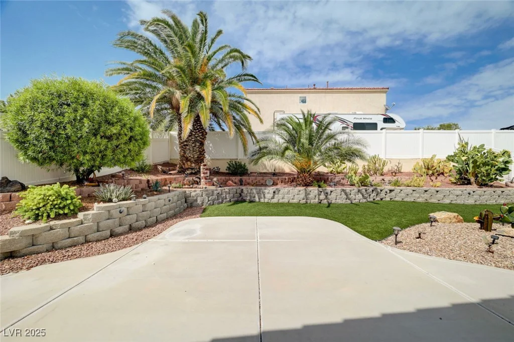6670 Montezuma Castle, North Las Vegas, NV 89084