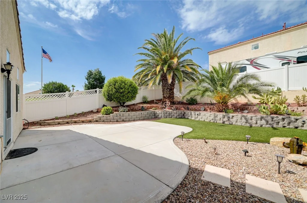 6670 Montezuma Castle, North Las Vegas, NV 89084