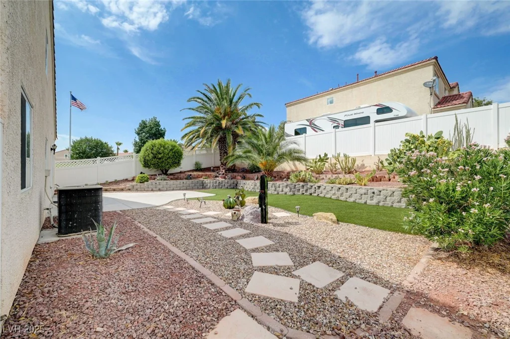 6670 Montezuma Castle, North Las Vegas, NV 89084