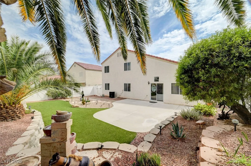 6670 Montezuma Castle, North Las Vegas, NV 89084