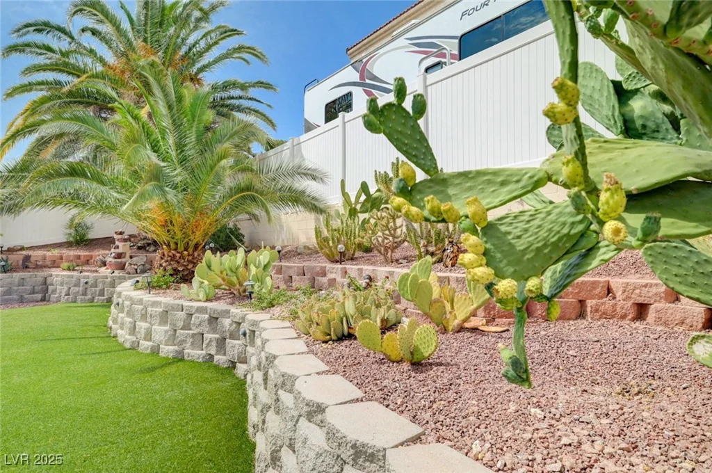 6670 Montezuma Castle, North Las Vegas, NV 89084