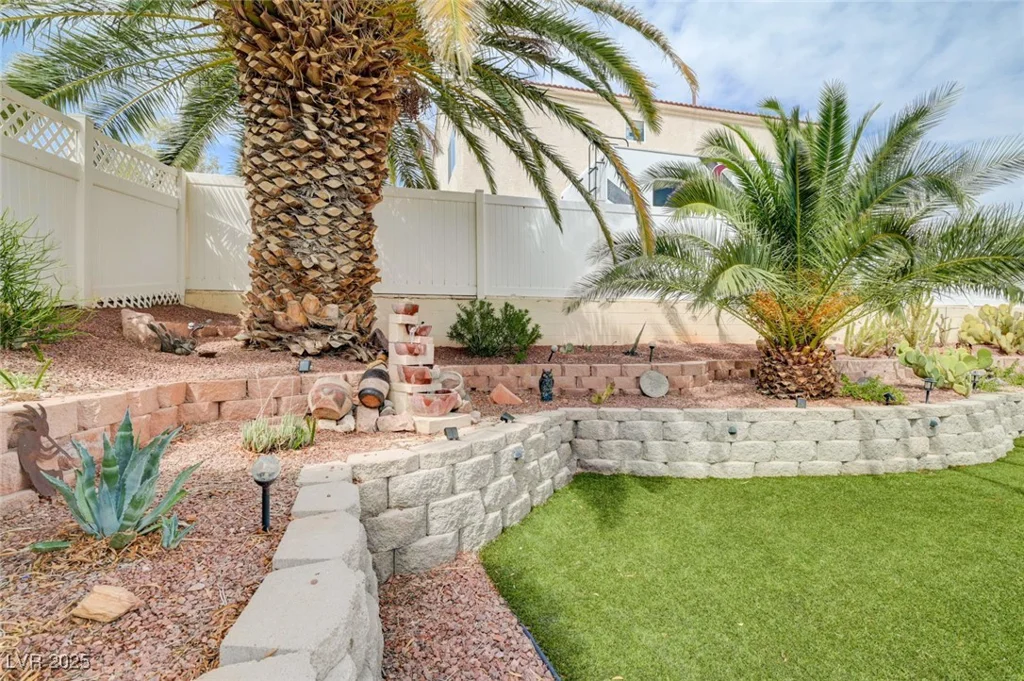 6670 Montezuma Castle, North Las Vegas, NV 89084