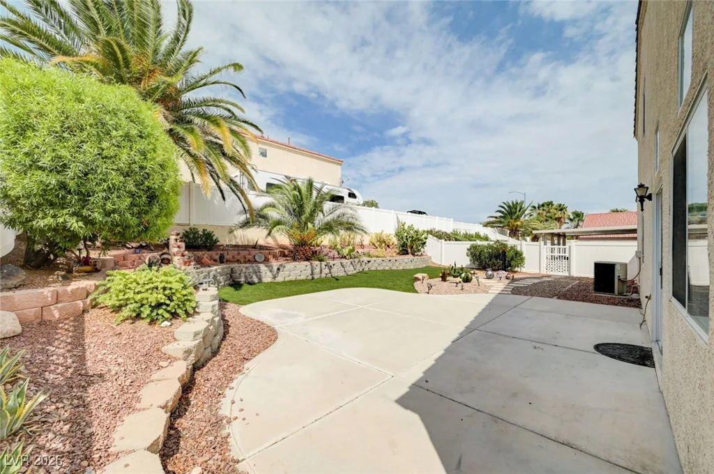 6670 Montezuma Castle, North Las Vegas, NV 89084