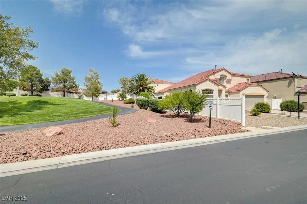 6670 Montezuma Castle, North Las Vegas, NV 89084