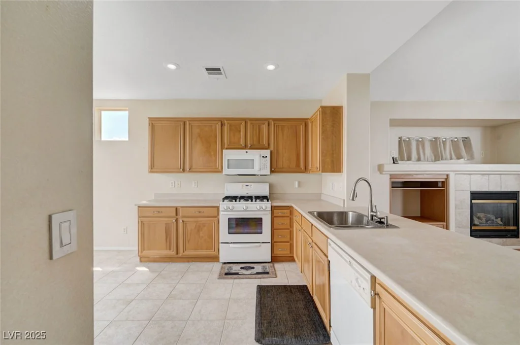 6670 Montezuma Castle, North Las Vegas, NV 89084