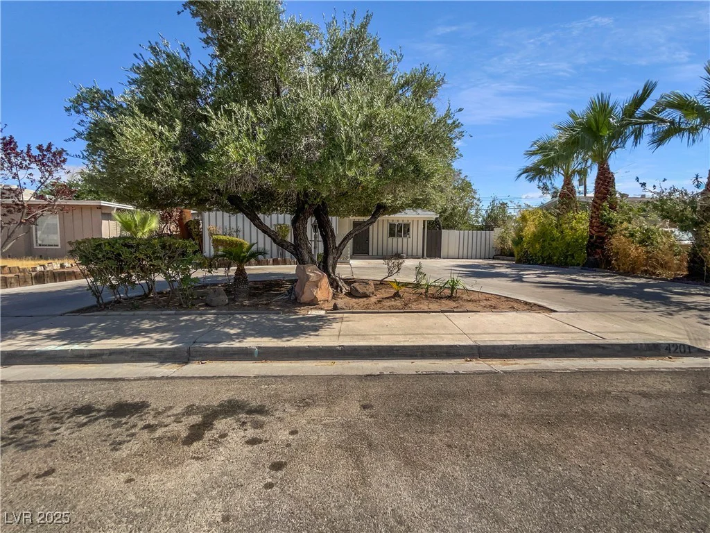 4201 Las Lomas, Las Vegas, NV 89102