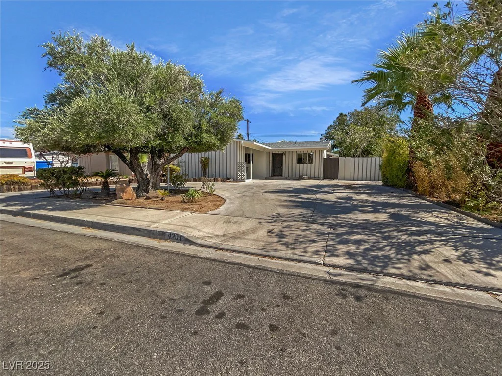 4201 Las Lomas, Las Vegas, NV 89102