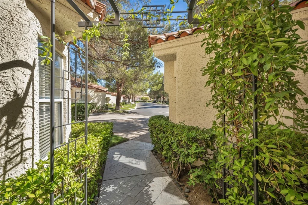 6954 Emerald Springs, Las Vegas, NV 89113