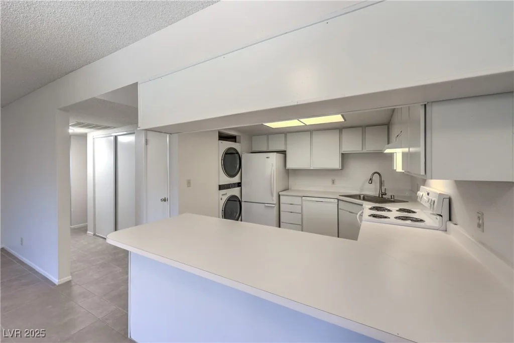 5829 Smoke Ranch, Las Vegas, NV 89108