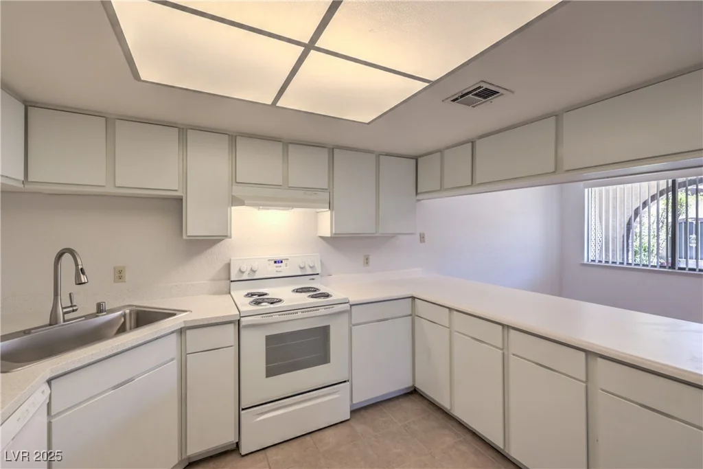 5829 Smoke Ranch, Las Vegas, NV 89108
