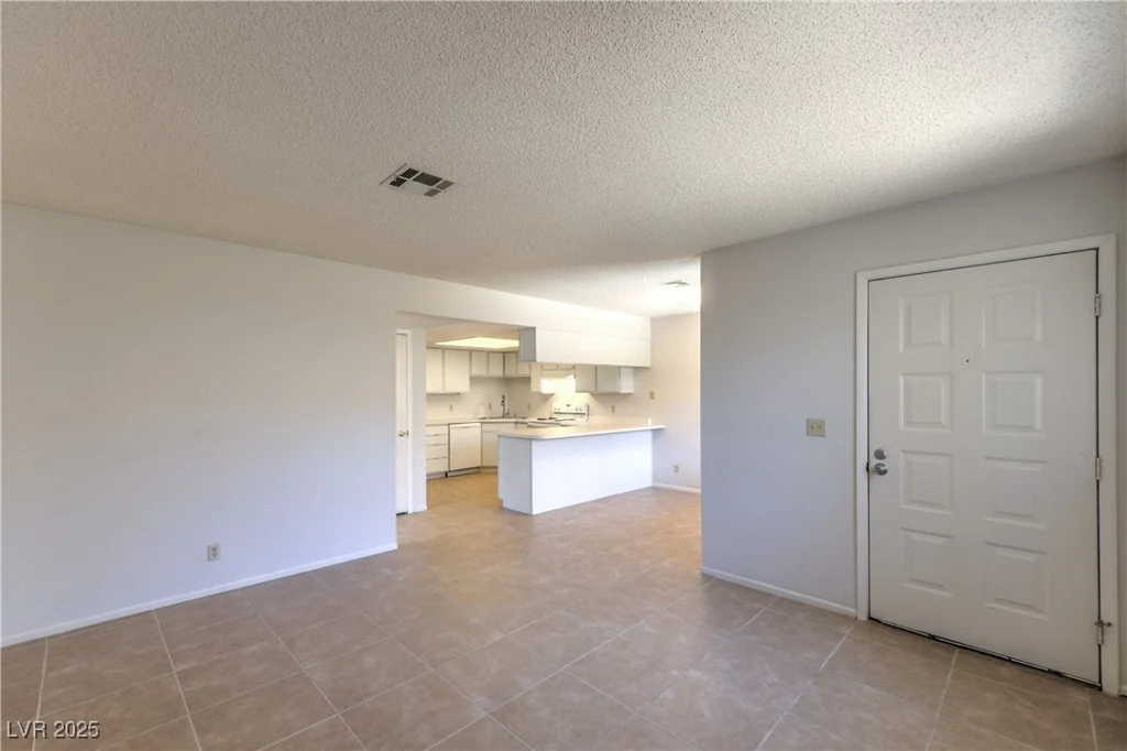 5829 Smoke Ranch, Las Vegas, NV 89108