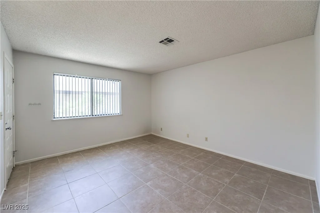 5829 Smoke Ranch, Las Vegas, NV 89108