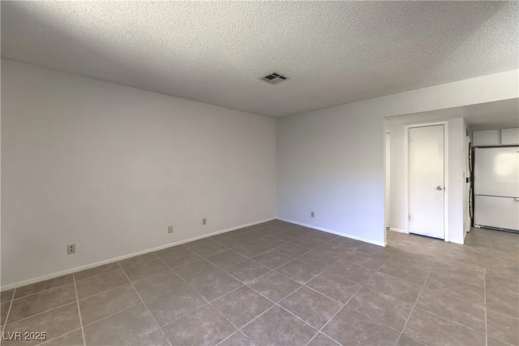 5829 Smoke Ranch, Las Vegas, NV 89108