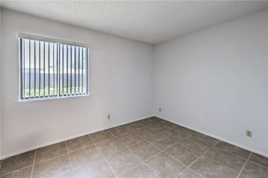 5829 Smoke Ranch, Las Vegas, NV 89108
