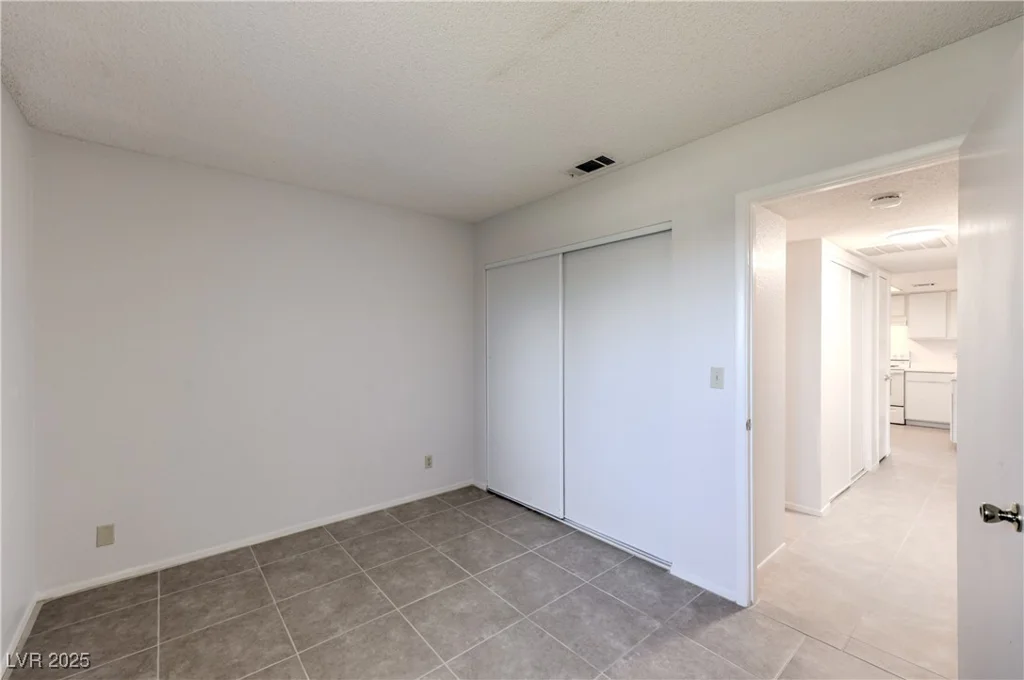 5829 Smoke Ranch, Las Vegas, NV 89108