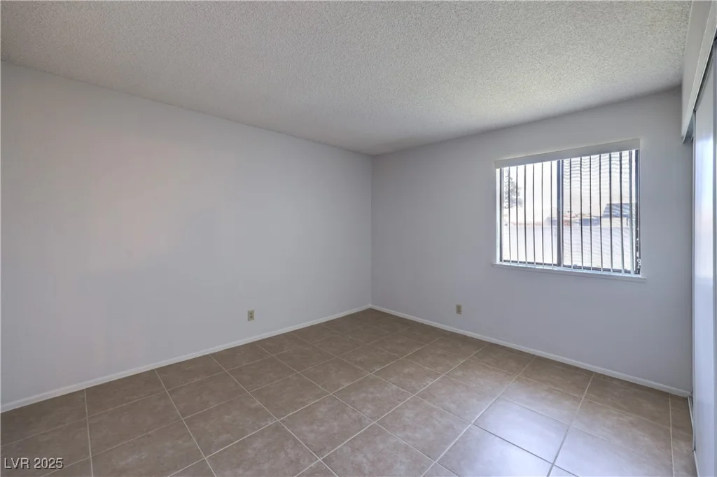 5829 Smoke Ranch, Las Vegas, NV 89108