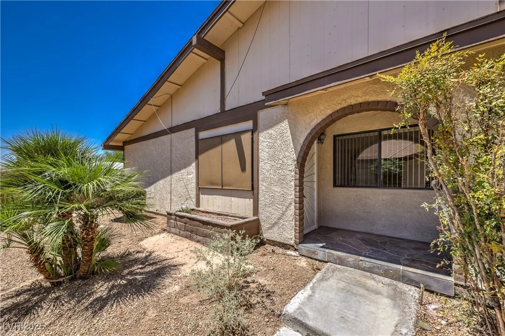 5829 Smoke Ranch, Las Vegas, NV 89108