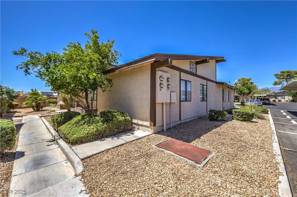 5829 Smoke Ranch, Las Vegas, NV 89108