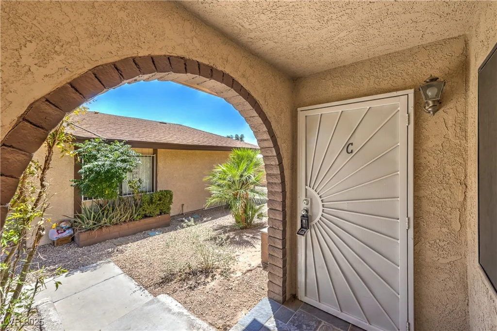 5829 Smoke Ranch, Las Vegas, NV 89108