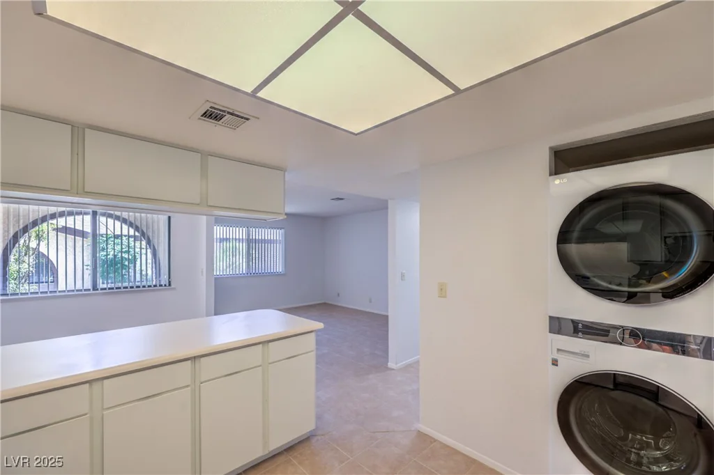 5829 Smoke Ranch, Las Vegas, NV 89108