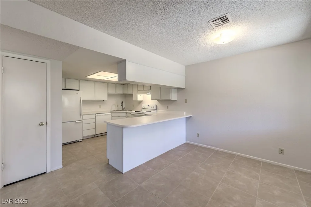 5829 Smoke Ranch, Las Vegas, NV 89108