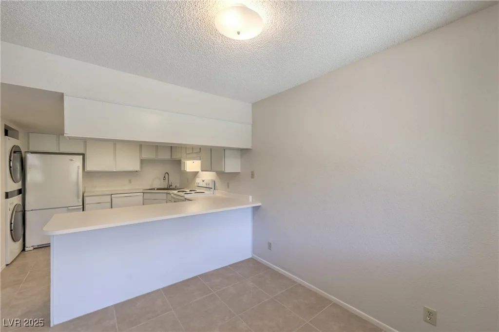5829 Smoke Ranch, Las Vegas, NV 89108