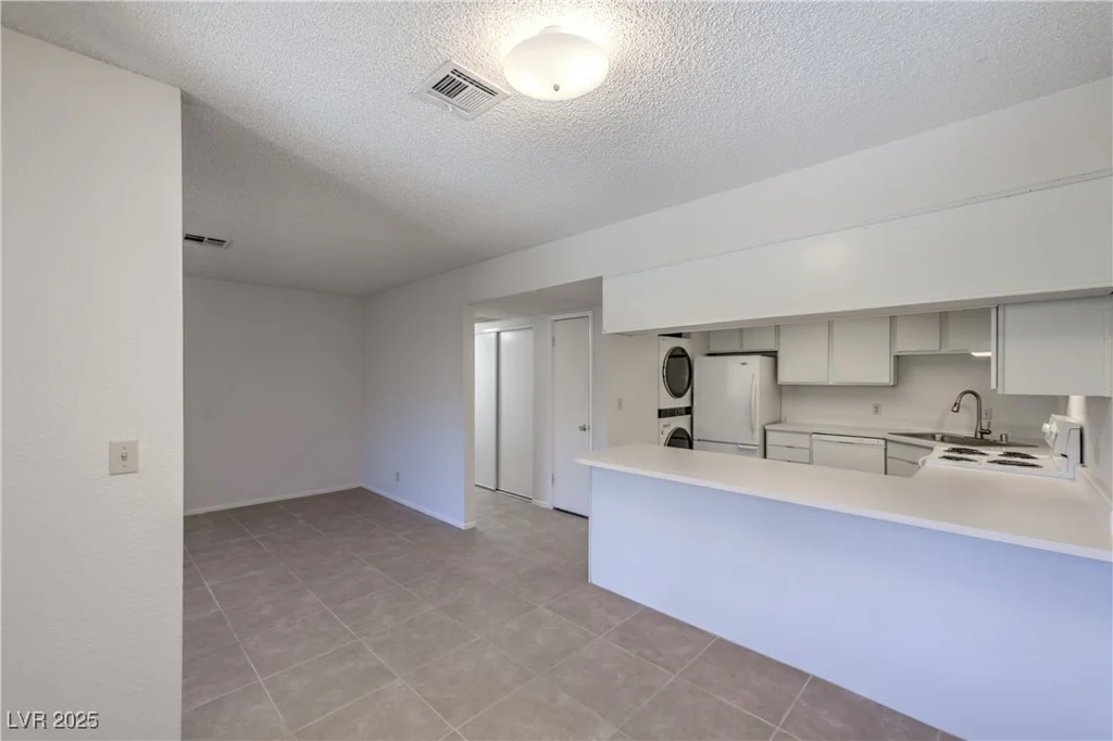 5829 Smoke Ranch, Las Vegas, NV 89108