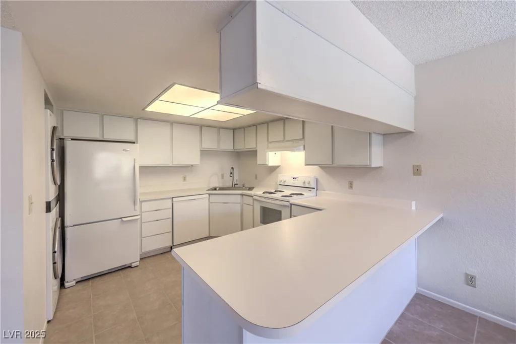 5829 Smoke Ranch, Las Vegas, NV 89108