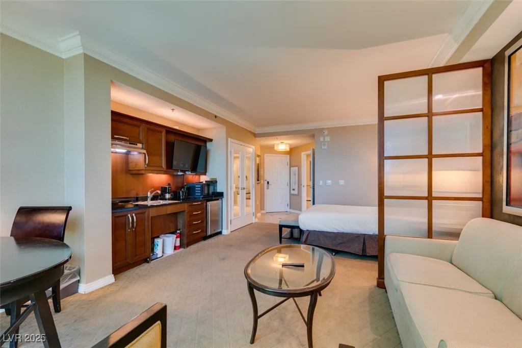 125 HARMON, Las Vegas, NV 89109