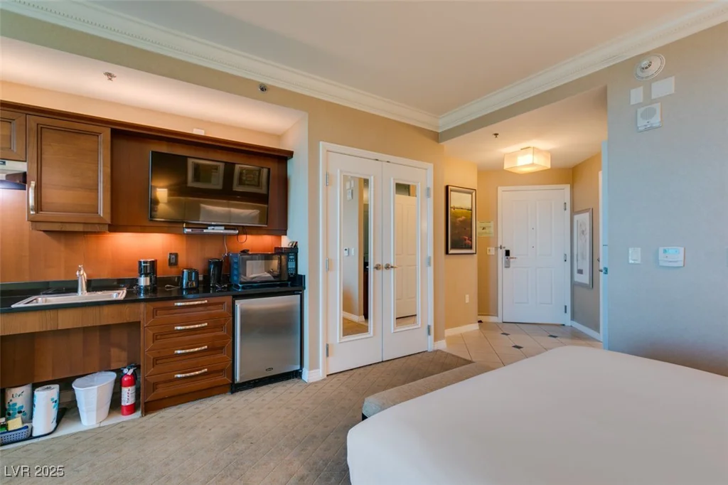 125 HARMON, Las Vegas, NV 89109