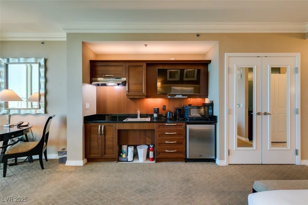 125 HARMON, Las Vegas, NV 89109