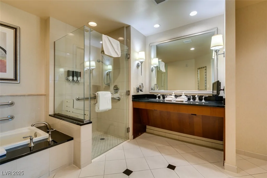 125 HARMON, Las Vegas, NV 89109
