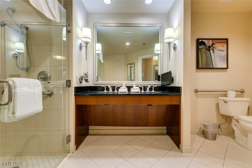125 HARMON, Las Vegas, NV 89109