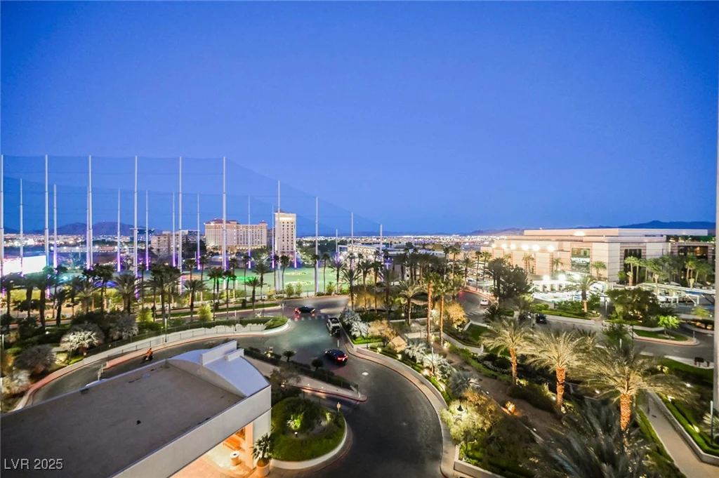 125 HARMON, Las Vegas, NV 89109