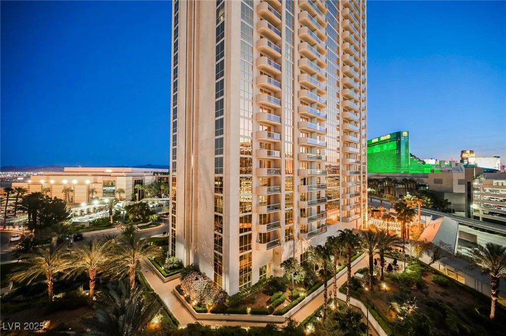 125 HARMON, Las Vegas, NV 89109