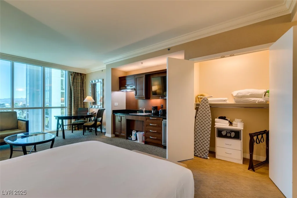125 HARMON, Las Vegas, NV 89109