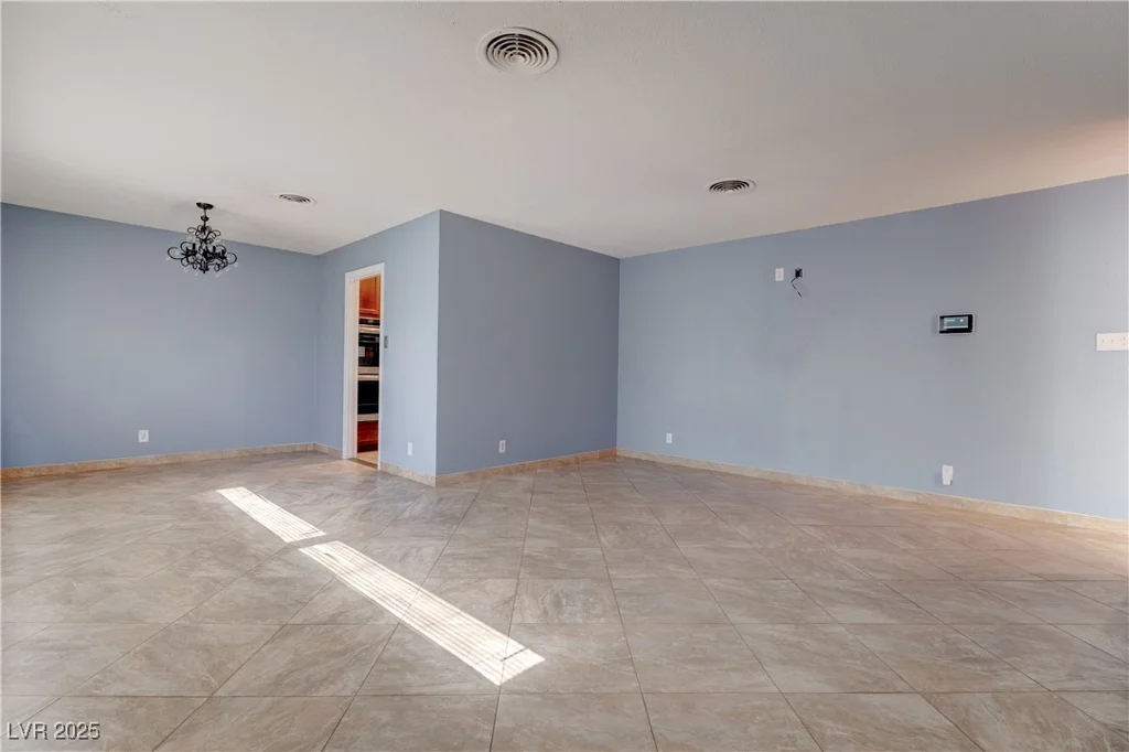 125 Rancho Vista, Las Vegas, NV 89106