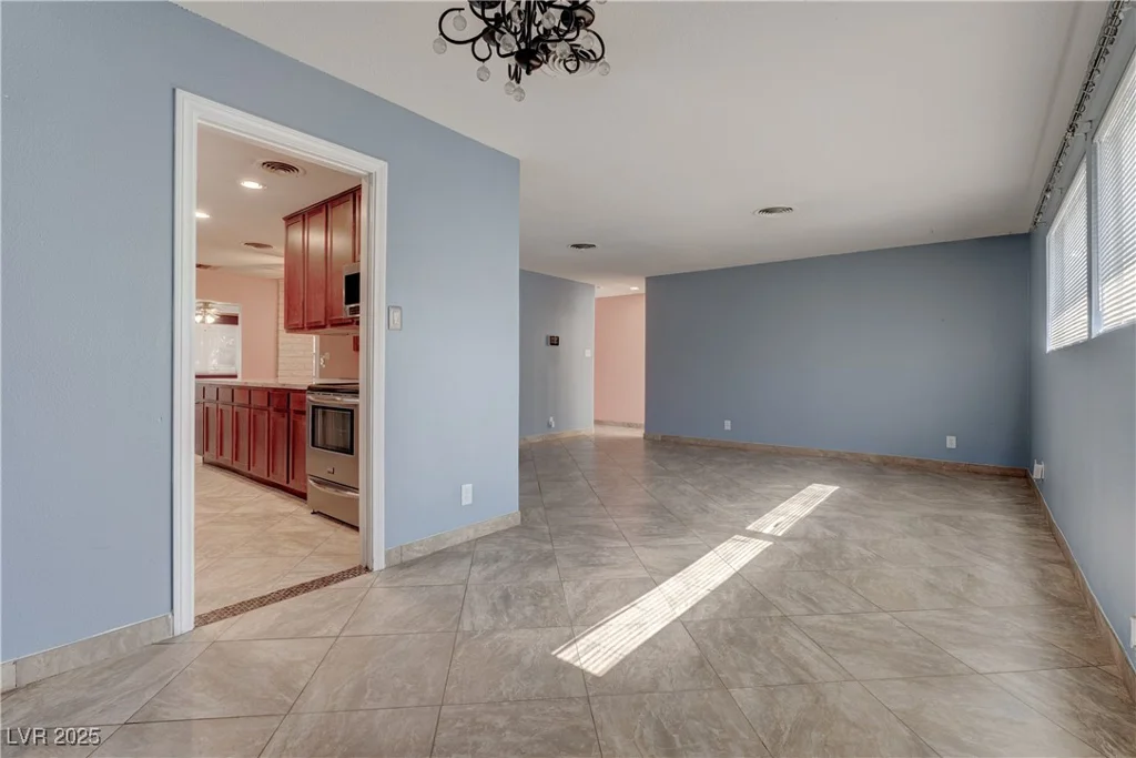 125 Rancho Vista, Las Vegas, NV 89106