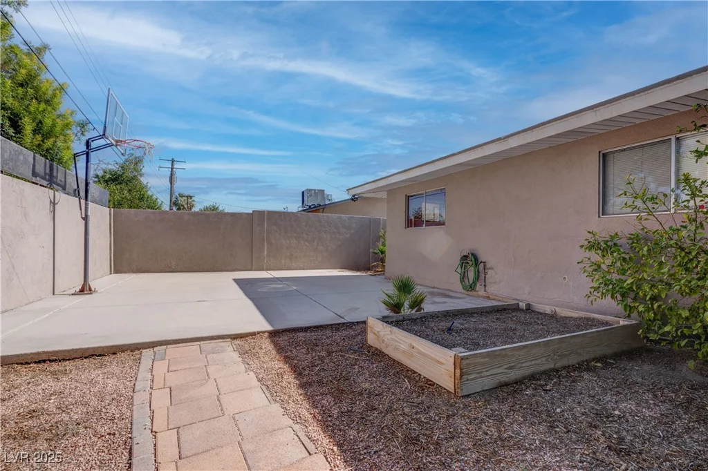 125 Rancho Vista, Las Vegas, NV 89106
