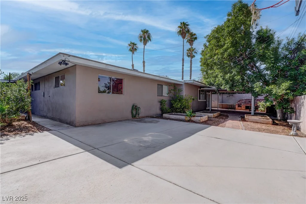 125 Rancho Vista, Las Vegas, NV 89106