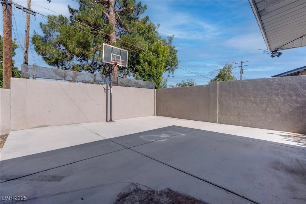 125 Rancho Vista, Las Vegas, NV 89106