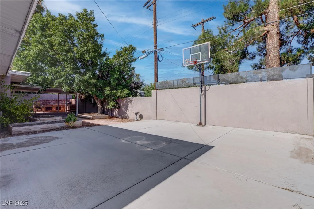 125 Rancho Vista, Las Vegas, NV 89106