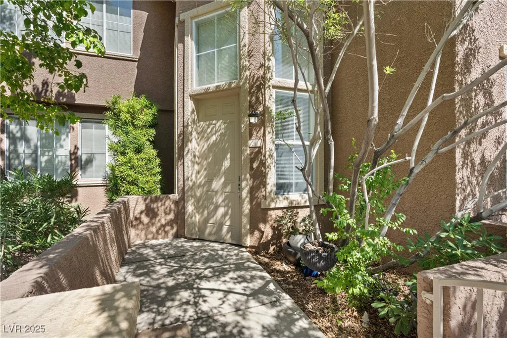 10190 Deerfield Beach, Las Vegas, NV 89129