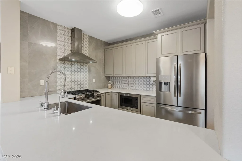 10190 Deerfield Beach, Las Vegas, NV 89129