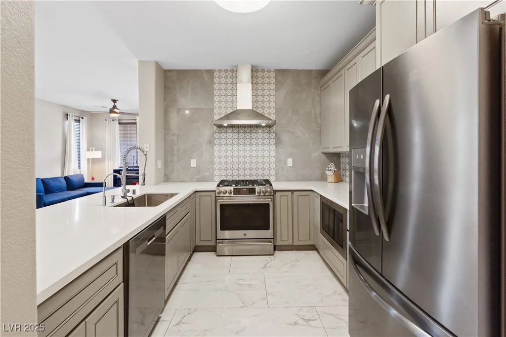 10190 Deerfield Beach, Las Vegas, NV 89129