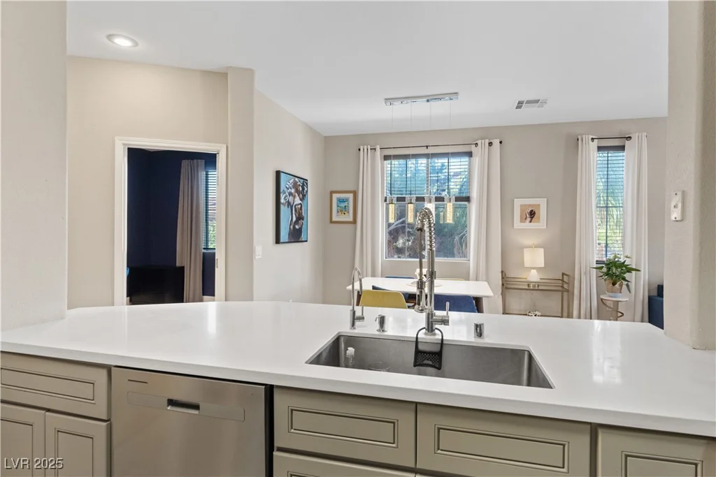10190 Deerfield Beach, Las Vegas, NV 89129