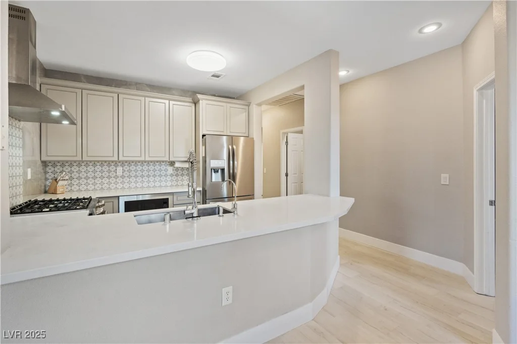 10190 Deerfield Beach, Las Vegas, NV 89129